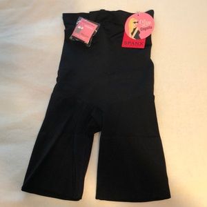 Spanx Slim Cognito Shaping Midthigh Bodysuit M Blk